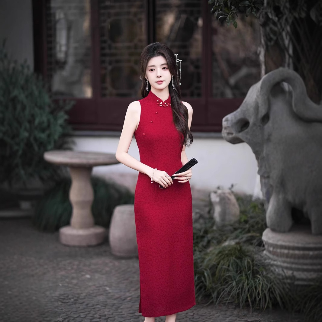红色旗袍订婚礼服女立领无袖敬酒服新娘高级感纯色新中式走秀新款