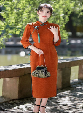 老上海女人旗袍2025秋冬款年轻改良橙色加厚保暖七分袖宴会连衣裙