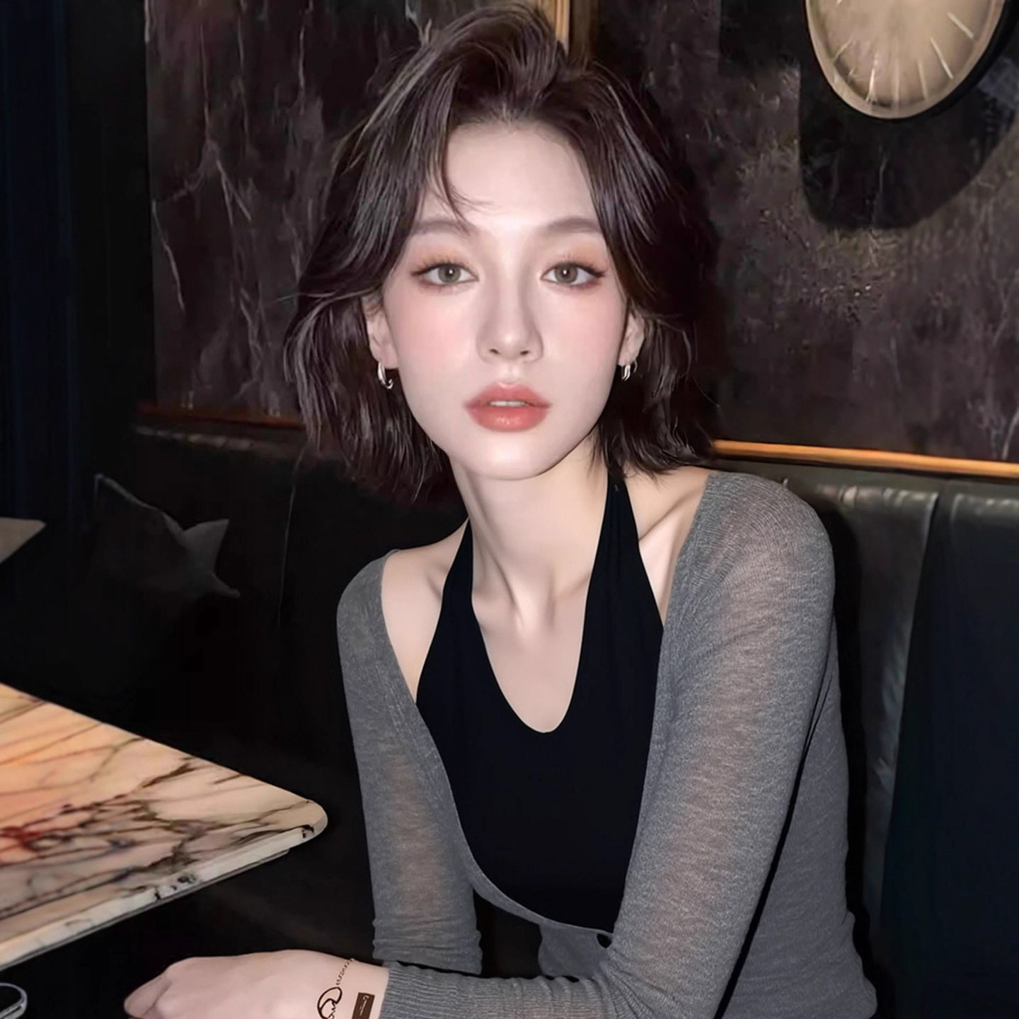 秋季韩系chic别致上衣独特漂亮轻熟小众不撞款巨好看黑色挂脖T恤