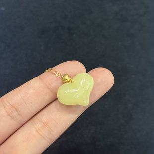 约18 DY一 多样性发货 B2651 12mm 18k和田玉屁桃吊坠