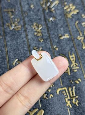 18K和田玉吊坠-约26*15*6mm-多样性发货-YSP金-A6812