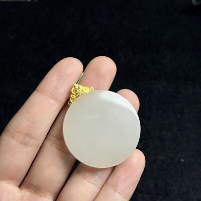 18K和田玉吊坠约41*35*6mm多样性发货- YSP金 B4113