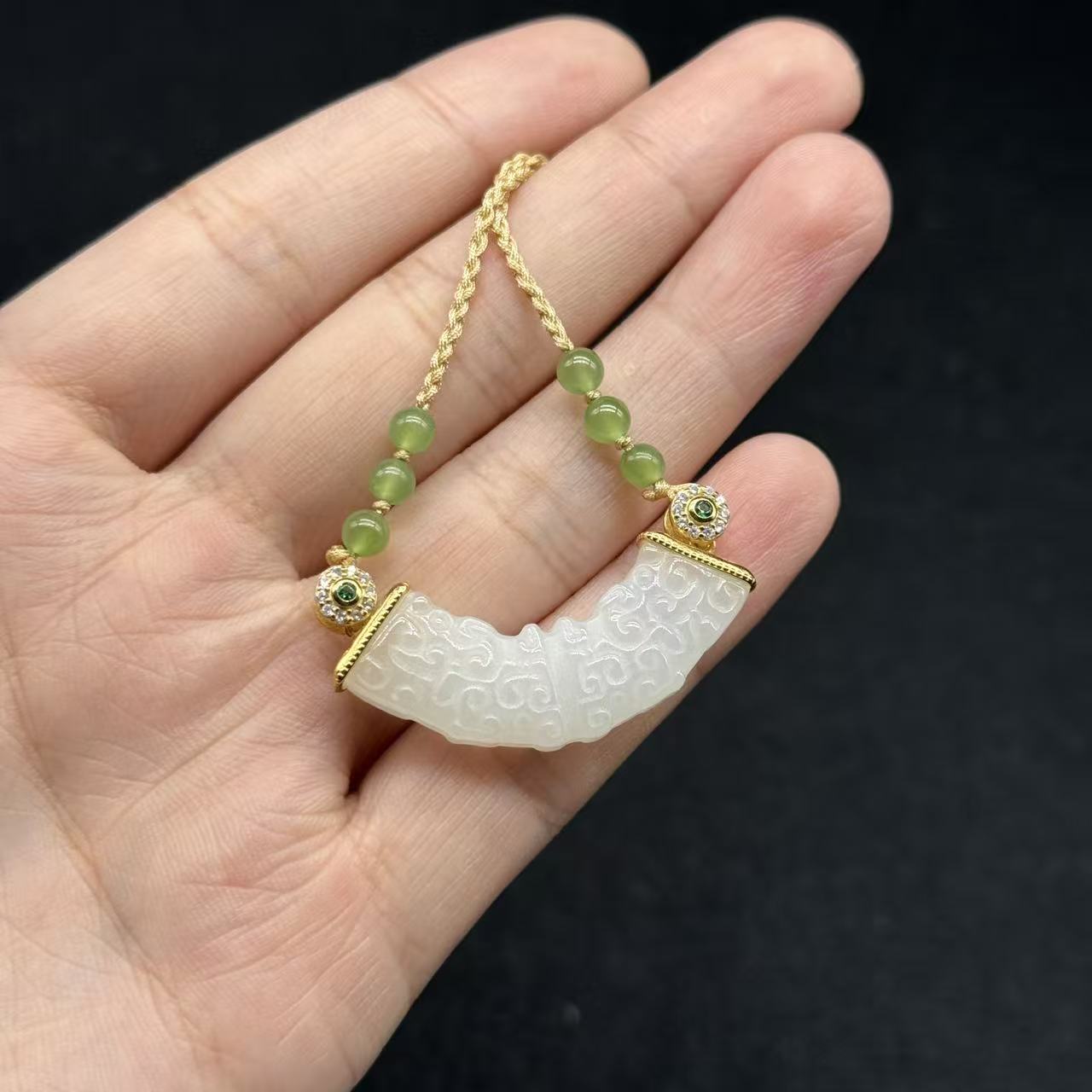 和田玉吊坠-约36*5mm-多样性发货-YSP金-B744