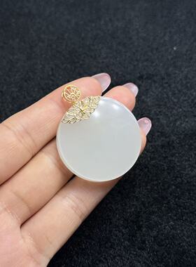 18K和田玉大圆牌吊坠-约35×5mm-多样性发货-YSP金-A5281