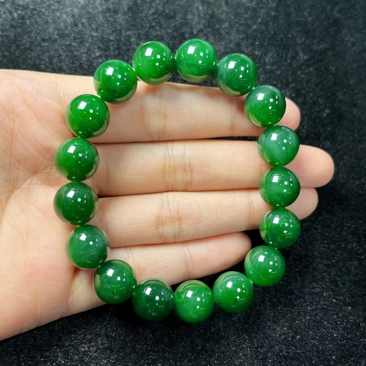 和田玉手串-约12mm-多样性发货-C芮-A3256