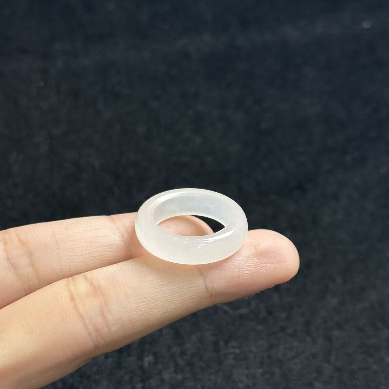 和田玉戒圈约6*3mm,J玉,多样性发货-B4198