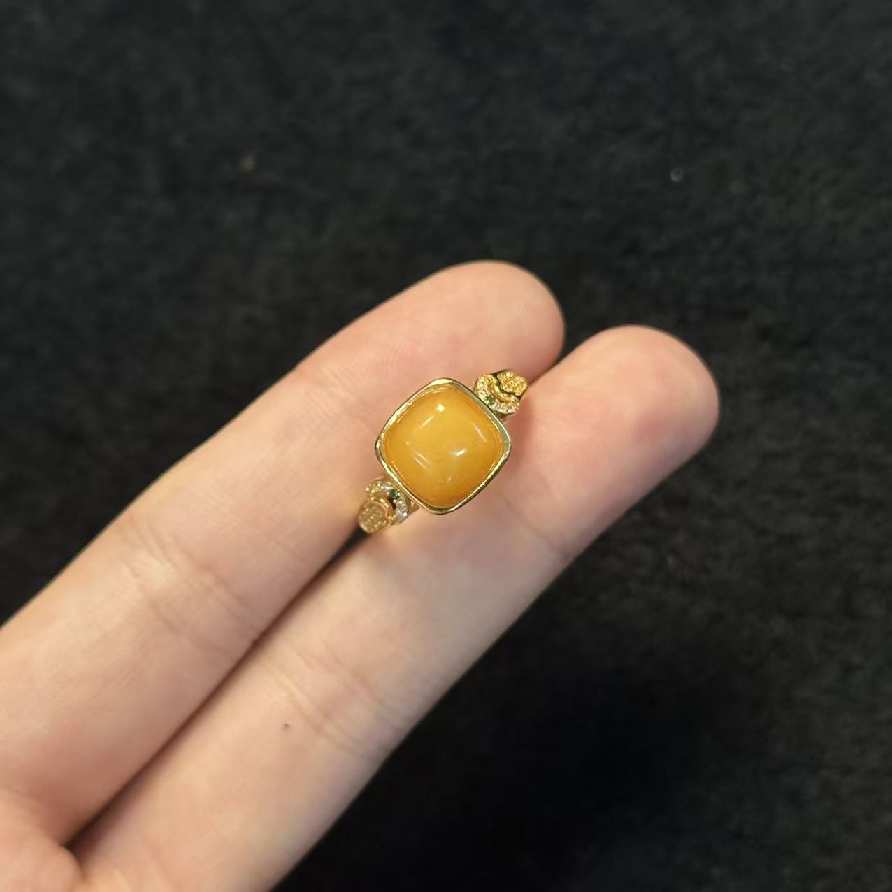 925蜜蜡戒指-约10*10mm-多样性发货-F展-B2604