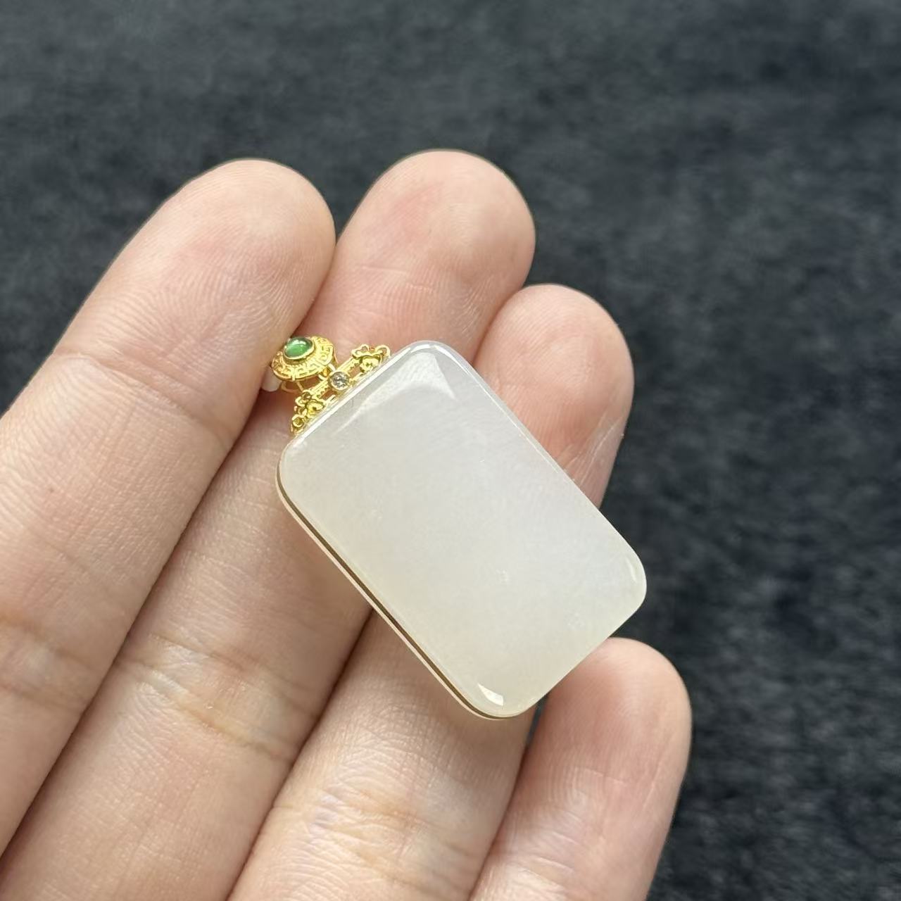 18k和田玉吊坠-约33*17*5mm-多样性发货-YSP金B1697