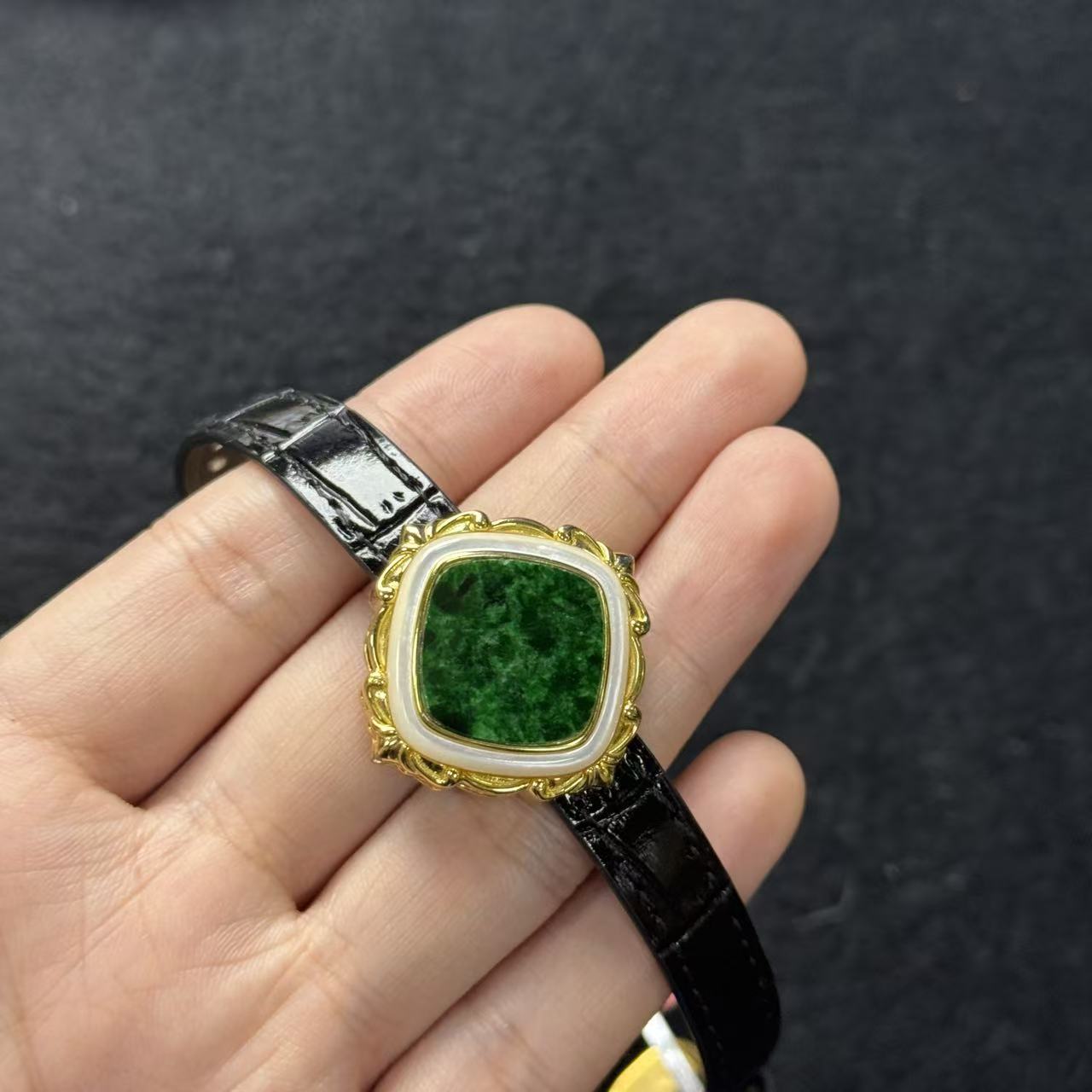 翡翠手牌-约24*8mm-多样性发货-自家YE- XYX350 ，B4404， K1