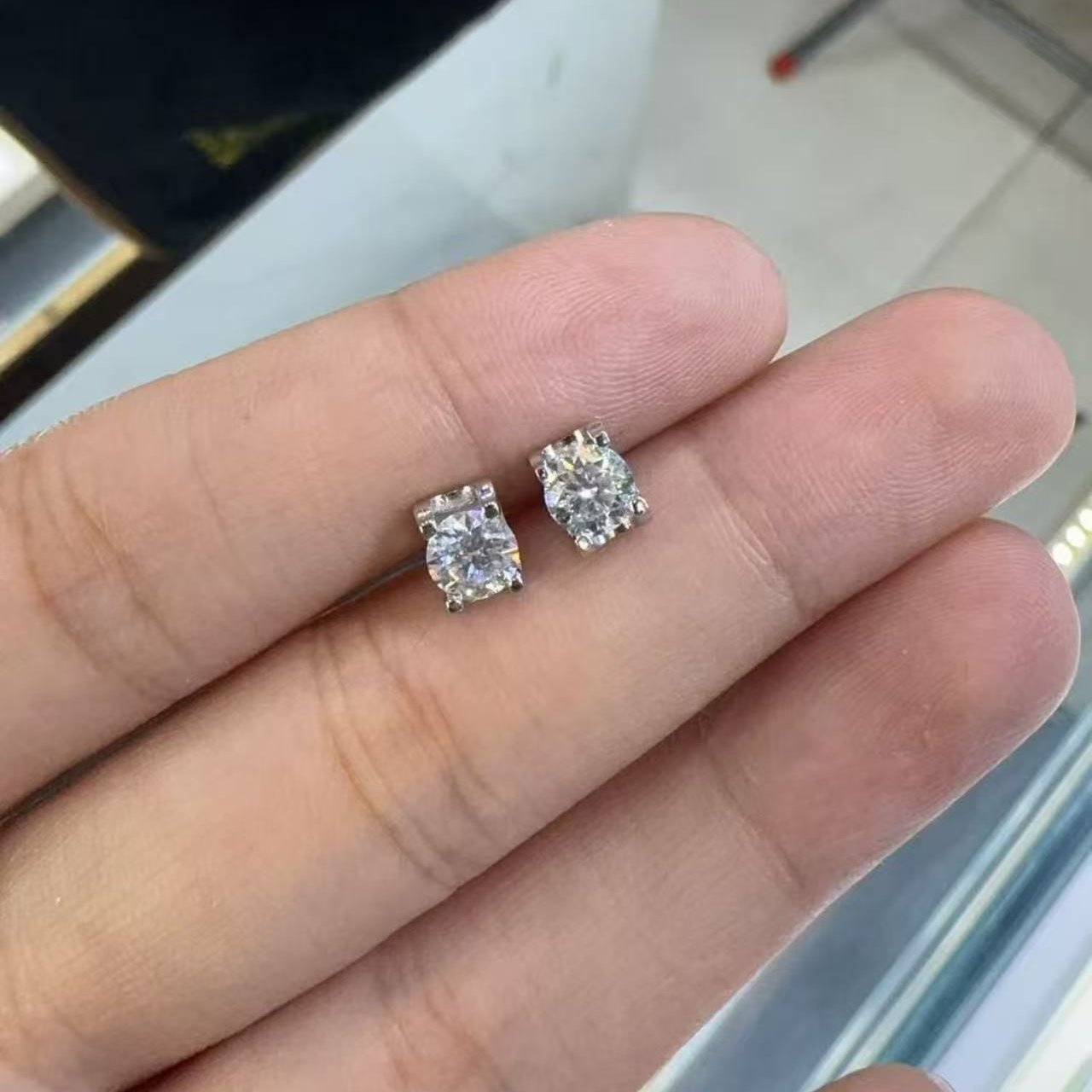 合成碳硅石（莫桑石）S925银莫桑钻耳钉-约4mm-多样性发货-M尚