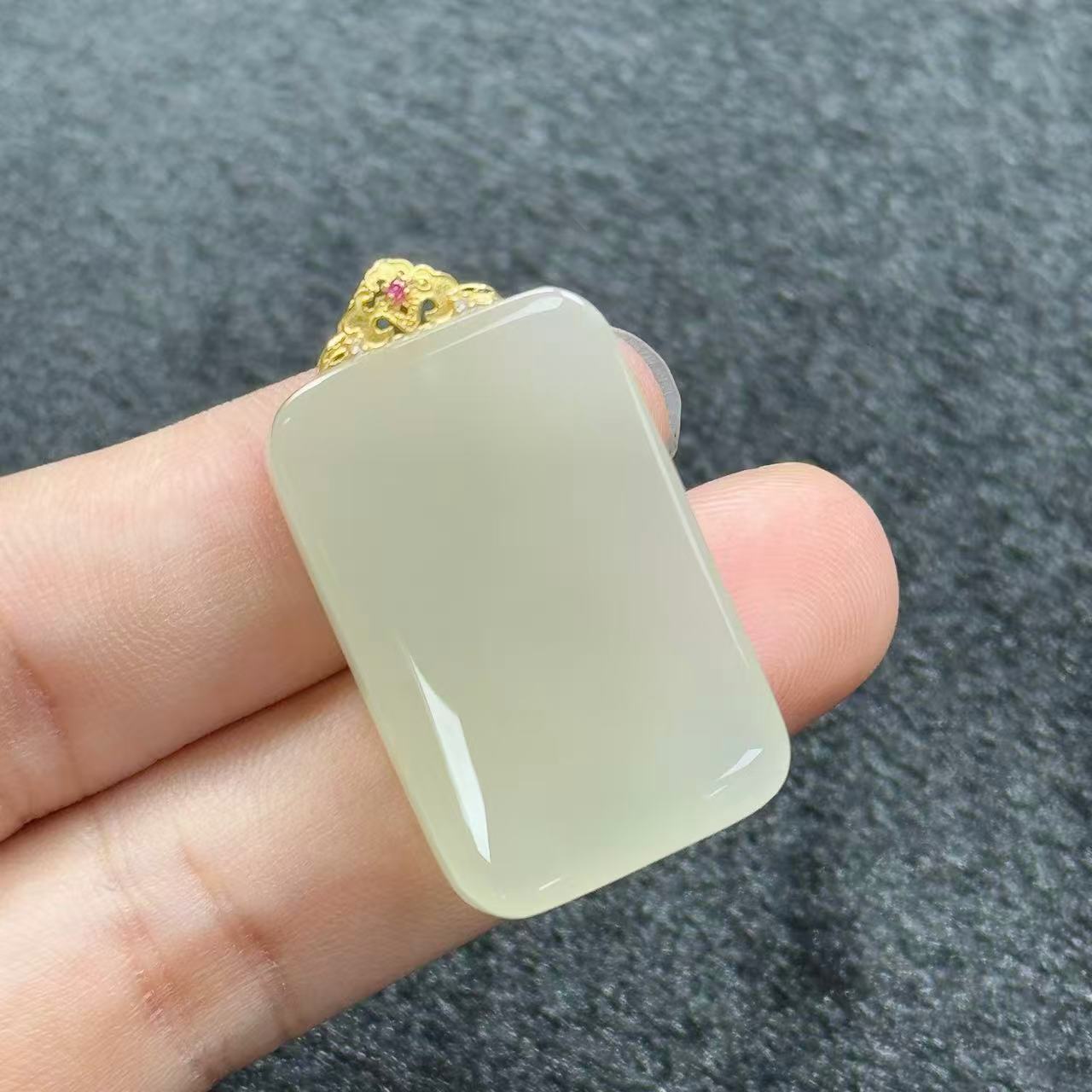 18k金和田玉吊坠-约35*20*6mm-多样性发货-YSP金B983