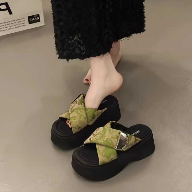 度假2024年新款外穿交叉凉拖小众