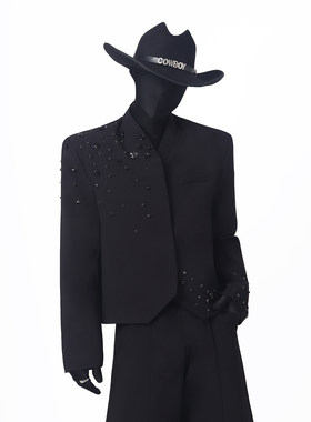 红色短款立领黑钻男西服明星同款