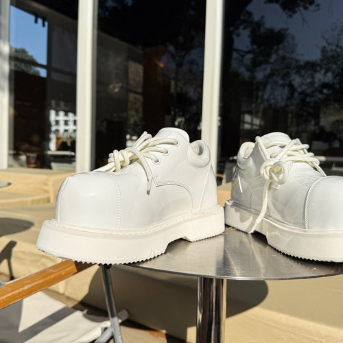 瓦亮白色牛皮鞋男厚底真皮松糕鞋