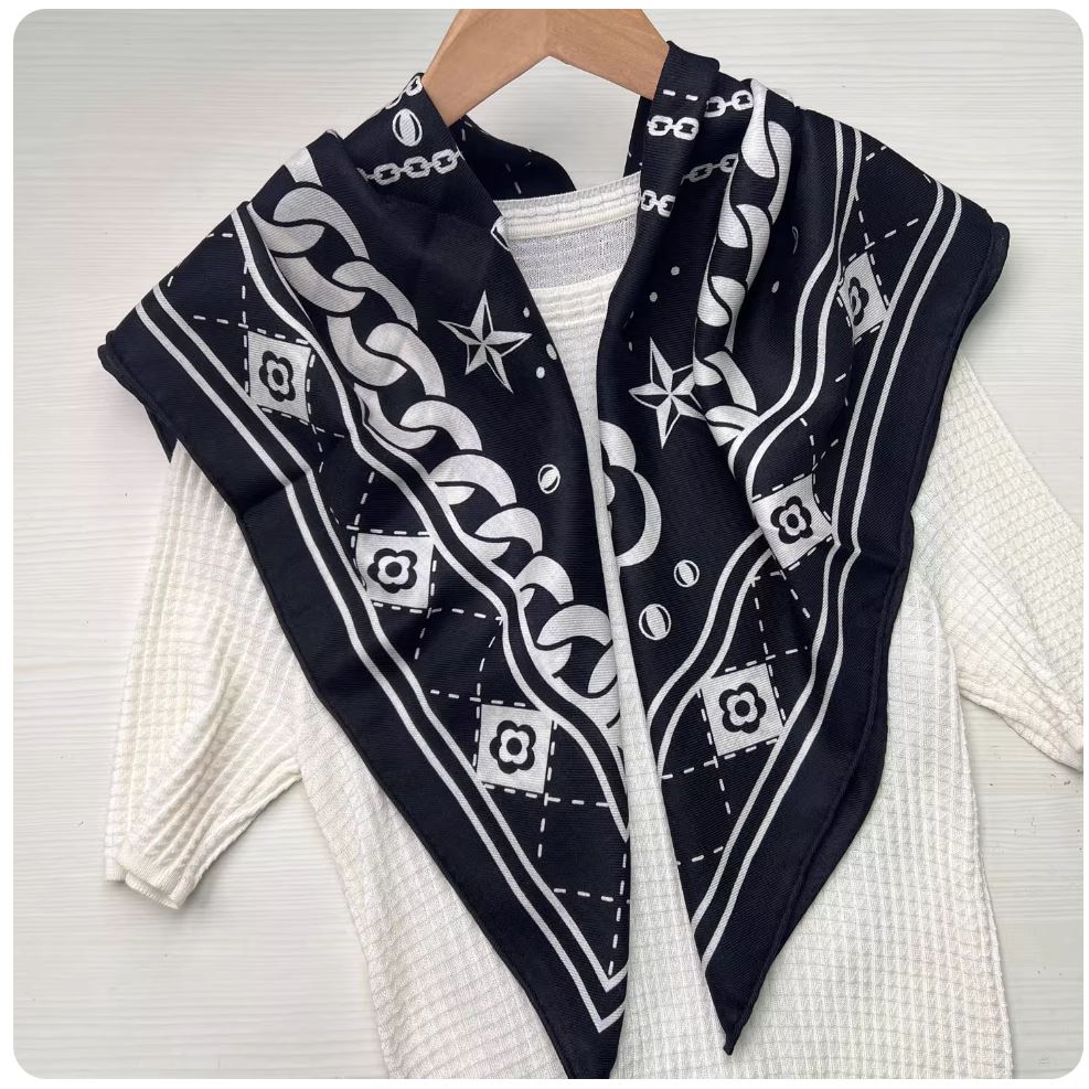 小香风黑白配色经典110cm丝毛大方巾秋冬季保暖时尚围巾时髦披肩