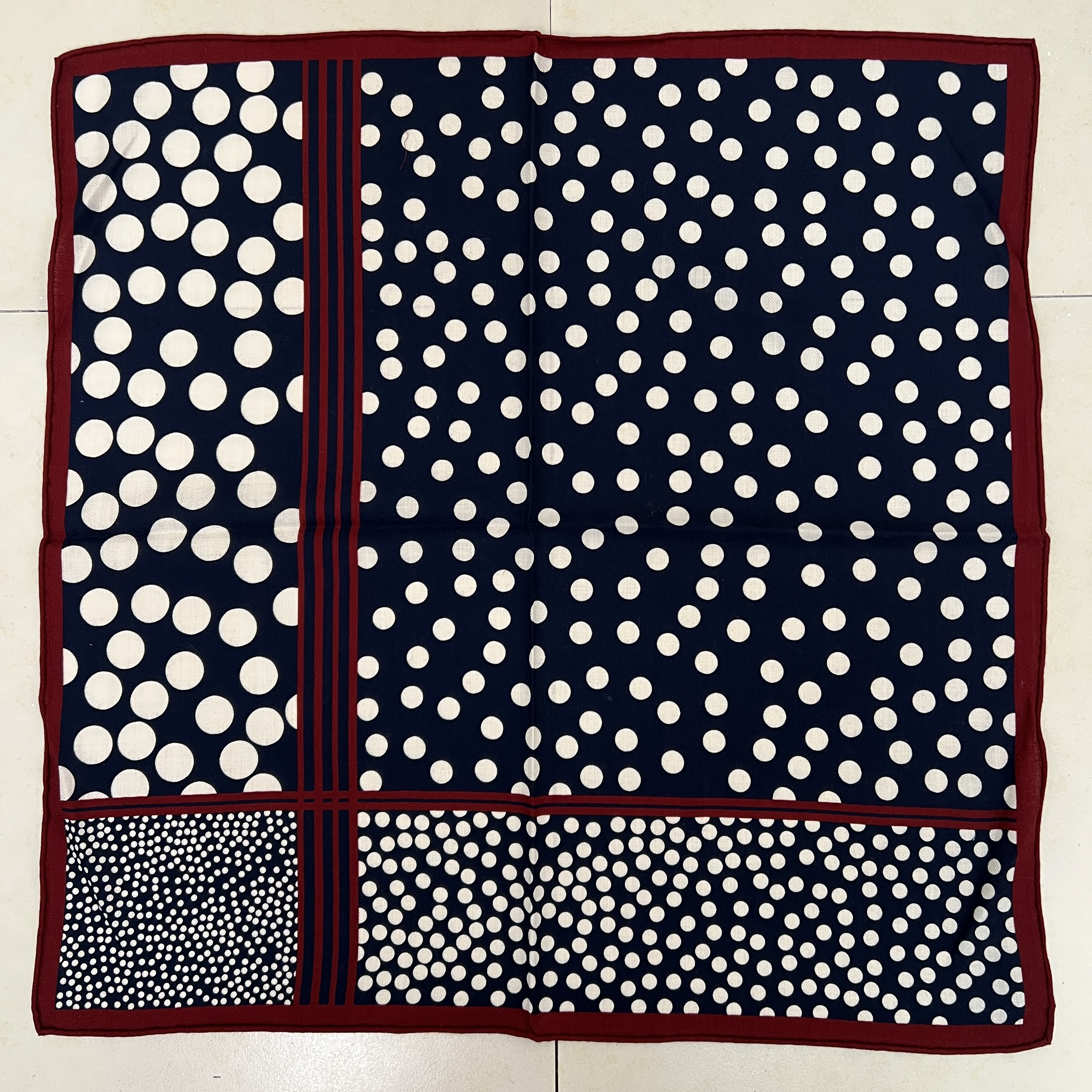 红边浪漫舞曲65cm方巾丝毛秋冬时尚通勤围巾保暖百搭披肩丝巾