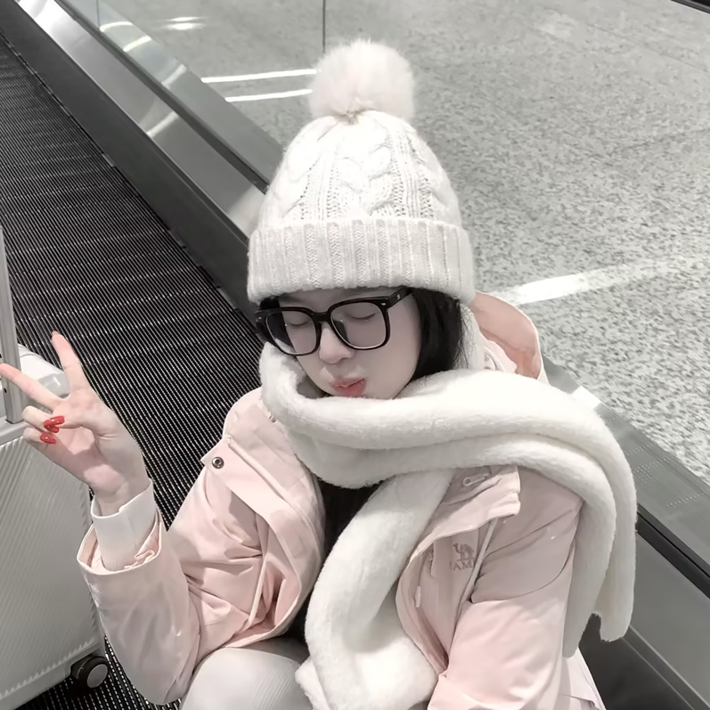 白色毛球针织帽子女冬季保暖防寒百搭毛线帽防风护耳包头冷帽潮