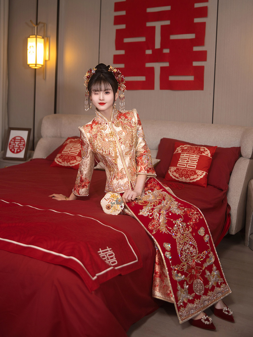 香槟色秀禾服新娘2024新款中式结婚敬酒服奢华修身龙凤褂减龄显白