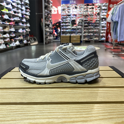 耐克女子轻便缓震运动低帮跑步鞋