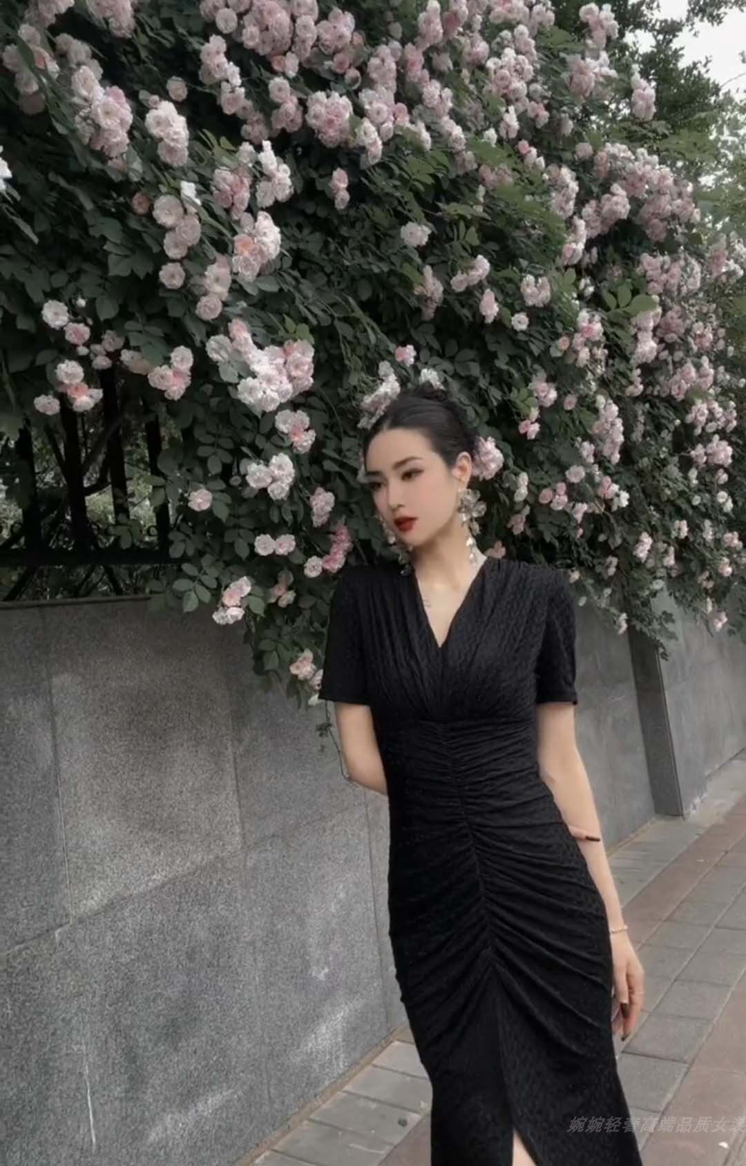 高档鱼尾满钻前开衩夏季连衣裙法式收腰性感名媛修身小黑裙约会裙