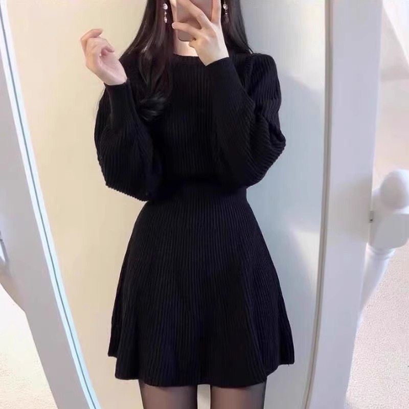 2025秋冬新款毛衣裙简约内搭加厚针织连衣裙收腰显瘦气质打底裙子