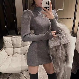 2025秋冬新款半高领针织连衣裙女修身显瘦赫本风泡泡袖打底毛衣裙