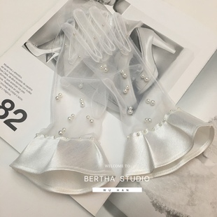 白色钉珍珠缎面复古网纱短手套新娘婚纱拍照旅拍结婚礼服手纱超仙