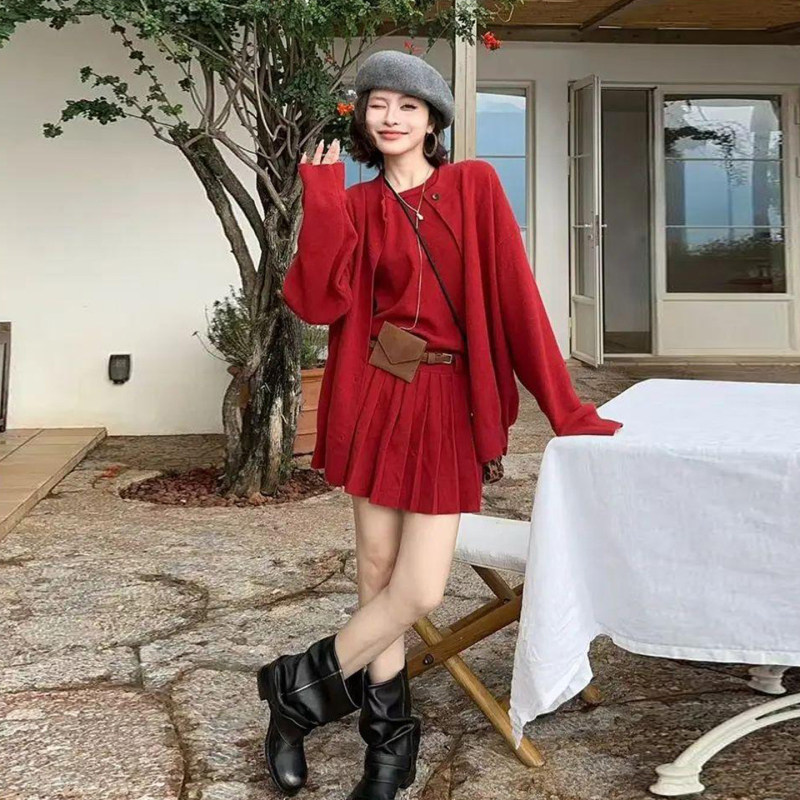 红色针织背心连衣裙子女2026新款秋独特漂亮小衫韩系穿搭一整套装