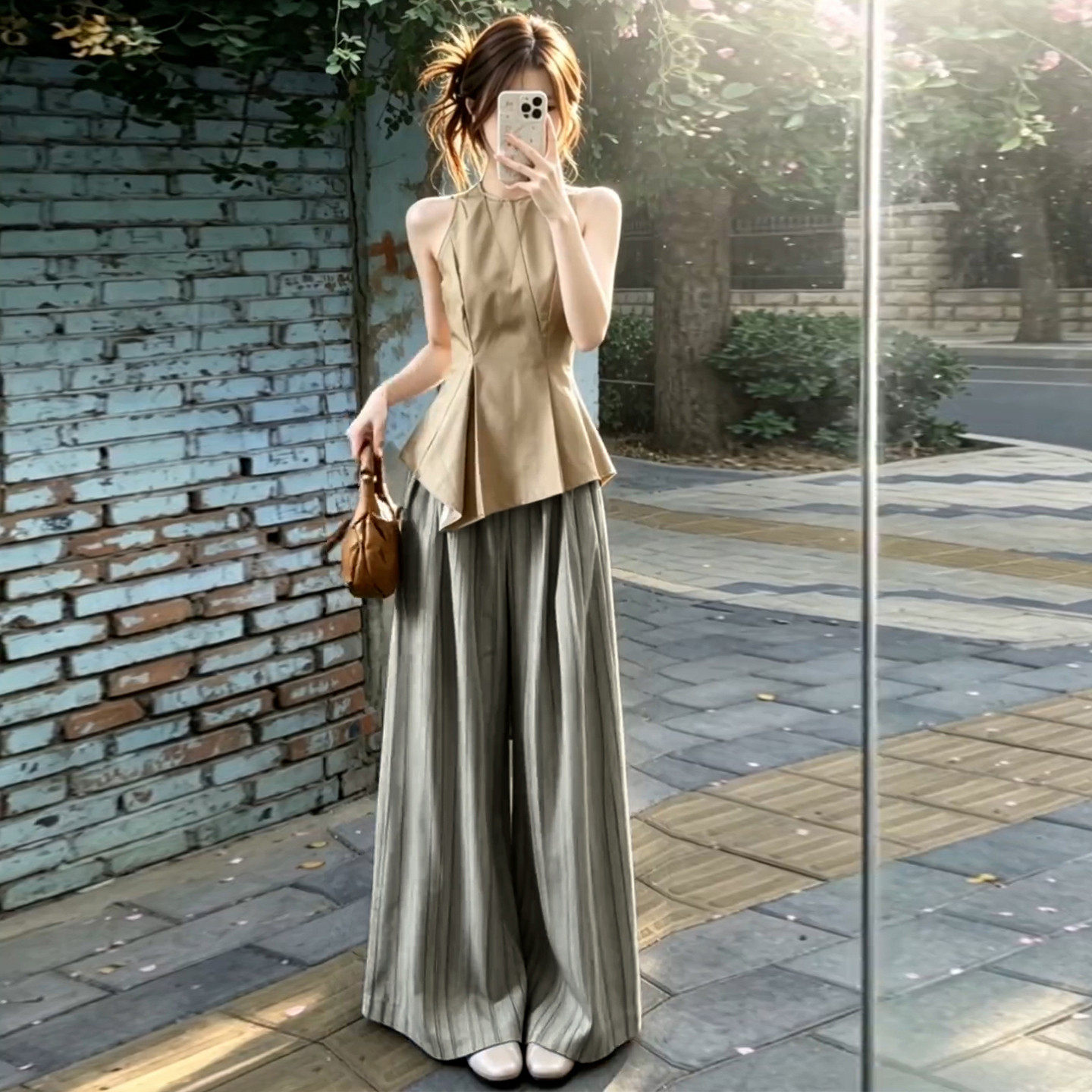 御姐穿搭卡其色无袖背心条纹阔腿裤两件套女2026超火夏装一整套装