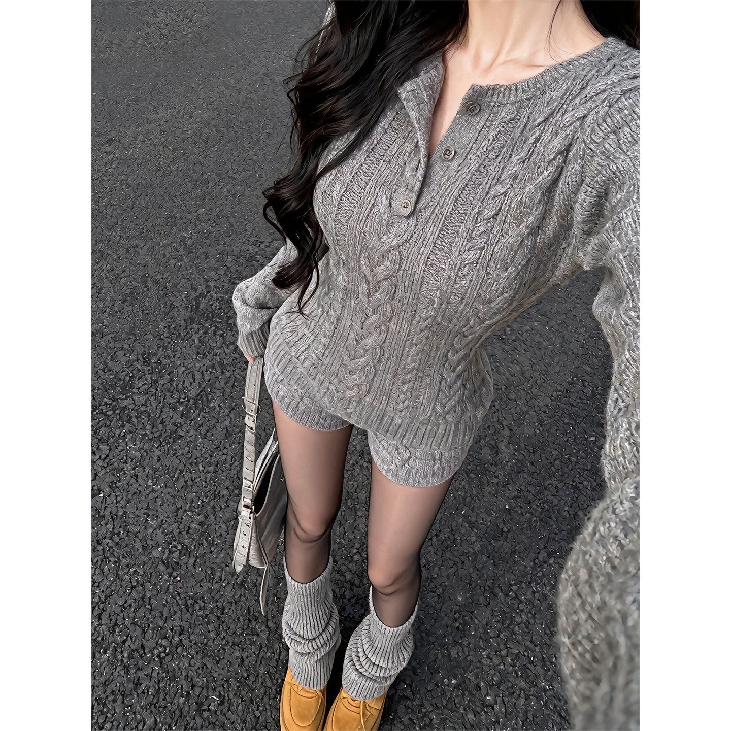 修身灰色针织连衣裙子女2026新款早秋季气质收腰内搭毛衣套装短裙