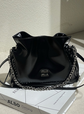 【JH嘉赫】2025新款时尚百搭水桶包女简约休闲单肩斜挎包