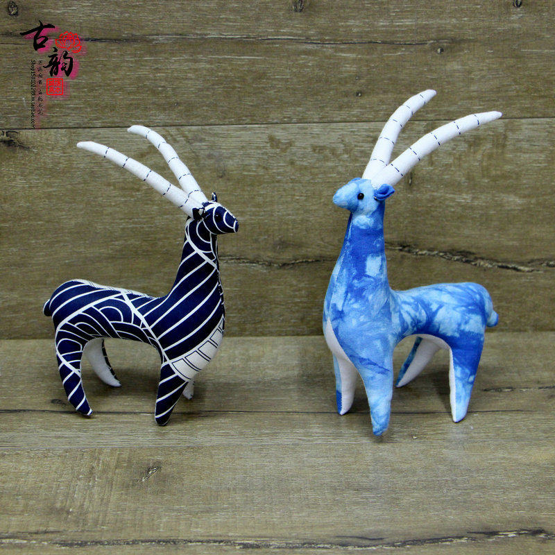 民族蓝染板蓝根染色手工羚羊客厅摆件云南扎染布艺玩具羊玩偶兔