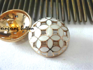 新款白色镂空金色金属纽扣风衣毛衣大衣金属纽扣专卖18mm~25mm