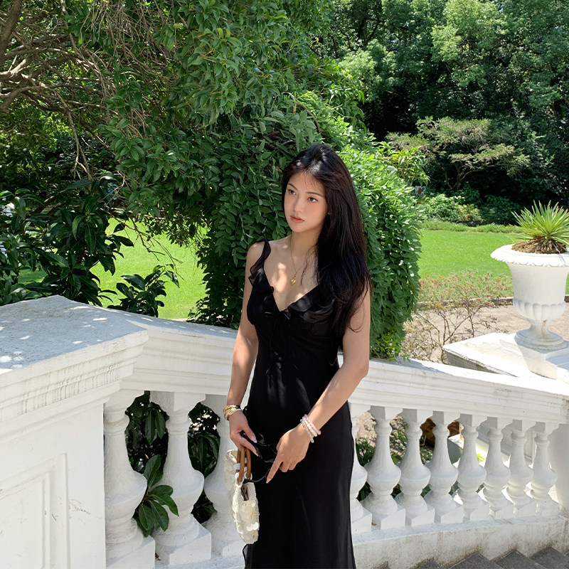 BABYSISTER约会法宝 浪漫斜裁度假法式V领吊带修身鱼尾约会连衣裙
