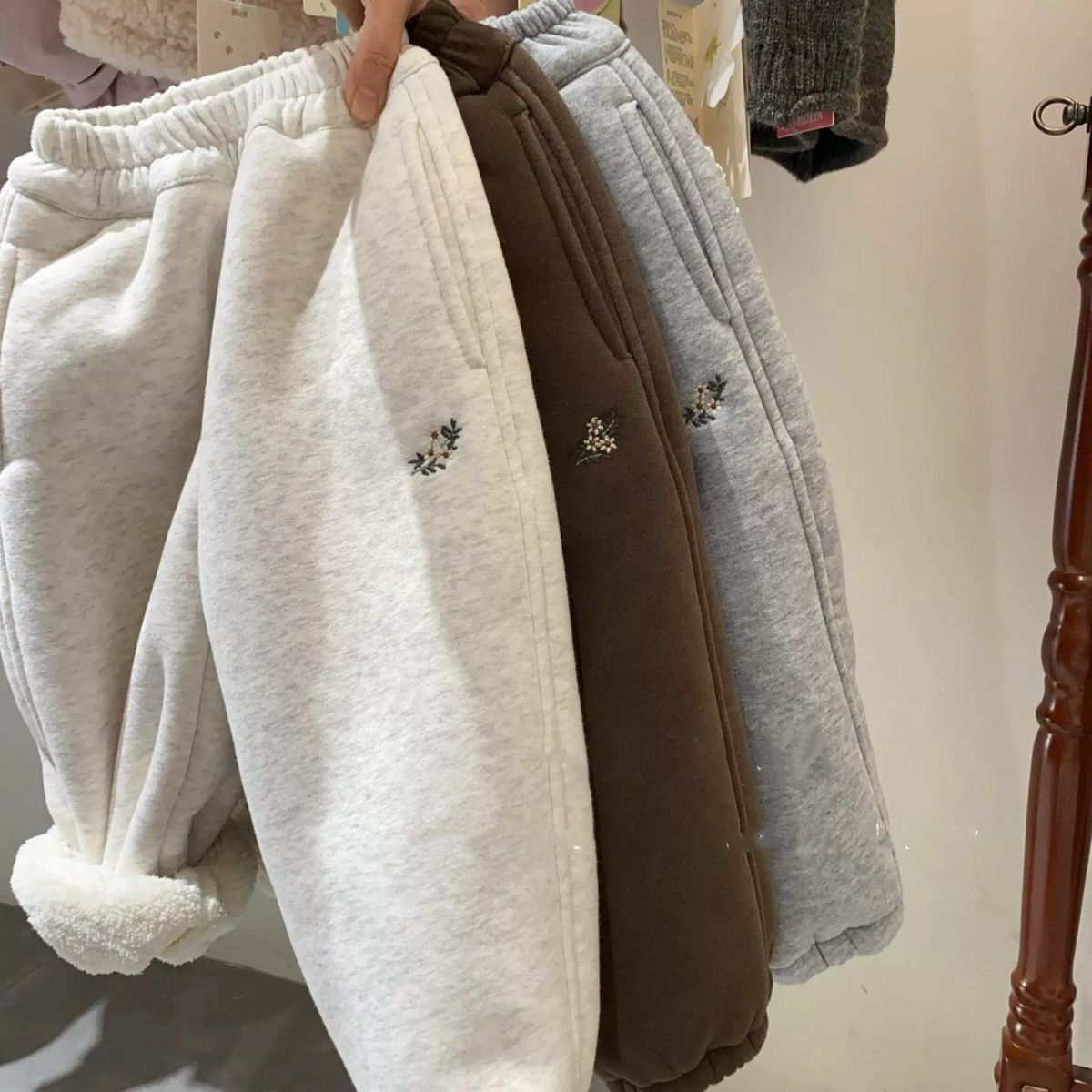 加厚绒!冬季新款韩国女童羊驼绒卫裤外穿简约刺绣洋气小花运动裤