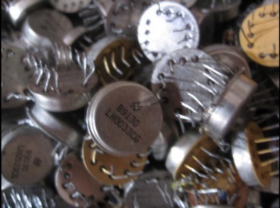 拆机件高速缓冲放大器