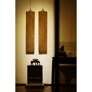 老楠木对联手工刻芰荷香绕垂鞭袖杨柳风横弄笛船大漆描绘文房雅室