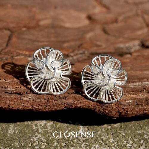 原创设计镂空褶皱花朵耳饰清冷