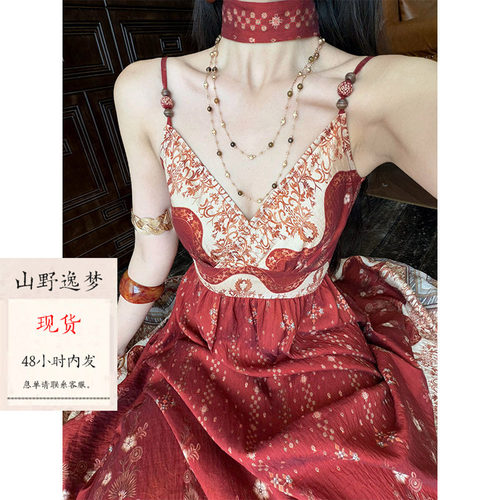 度假风红碎花吊带收腰连衣裙