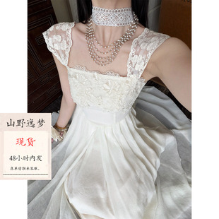山野逸梦 白色蕾丝吊带连衣裙女露背绑带收腰中长款裙子