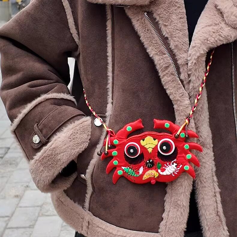 庆阳兰芳香包小螃蟹斜挎包蛇年儿童新品