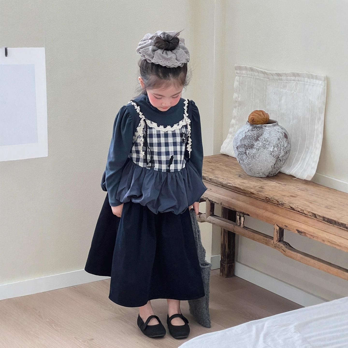 女童连衣裙2025秋冬新品韩系泡泡袖打底衫花边格子花苞吊带套装