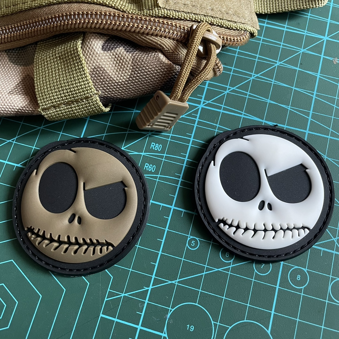 夜光小丑士气章 邪恶笑脸魔术贴章 橡胶立体凹凸徽章 PVC户外贴