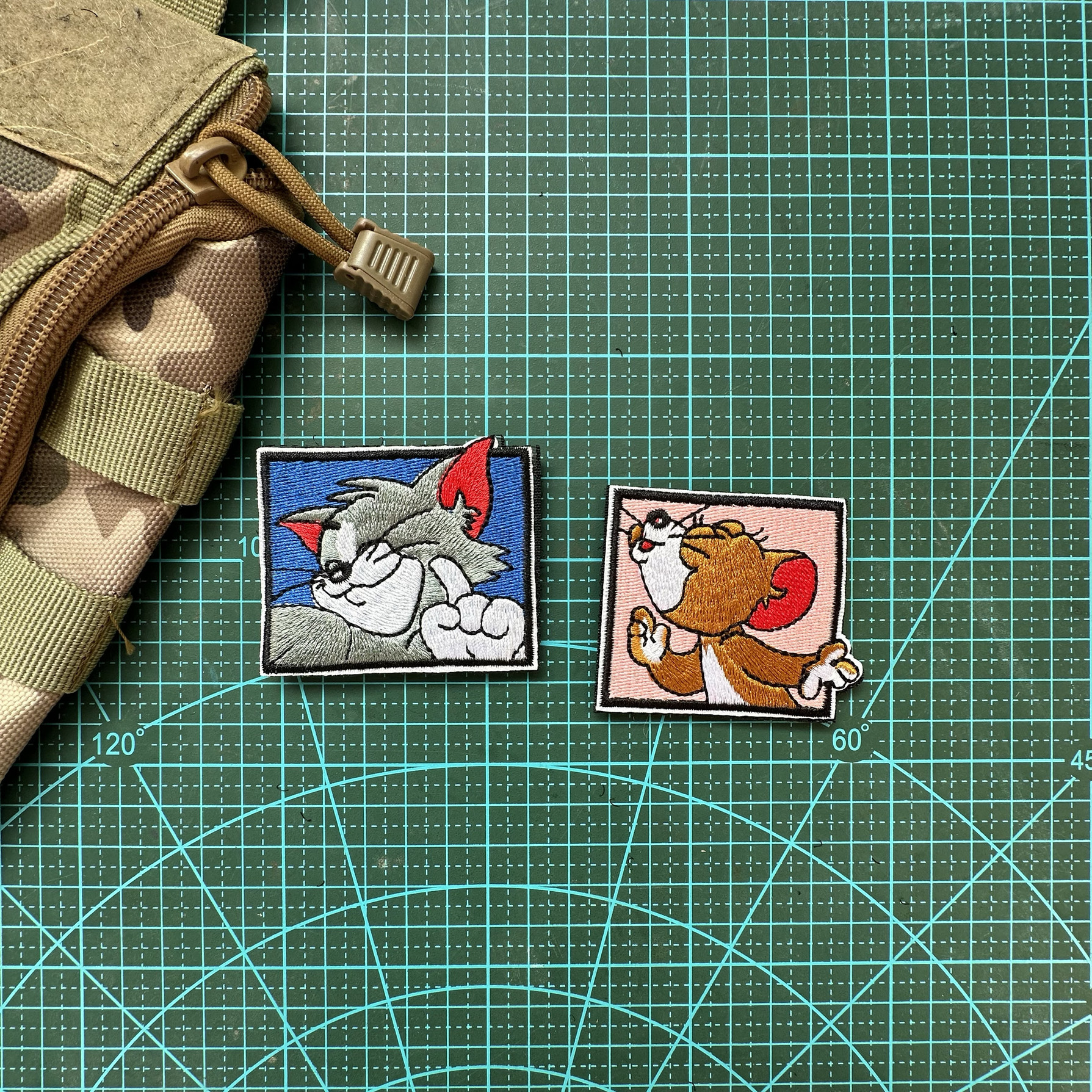 刺绣猫和老鼠亲亲可爱趣味士气章魔术贴臂章背包贴冲锋衣贴战术