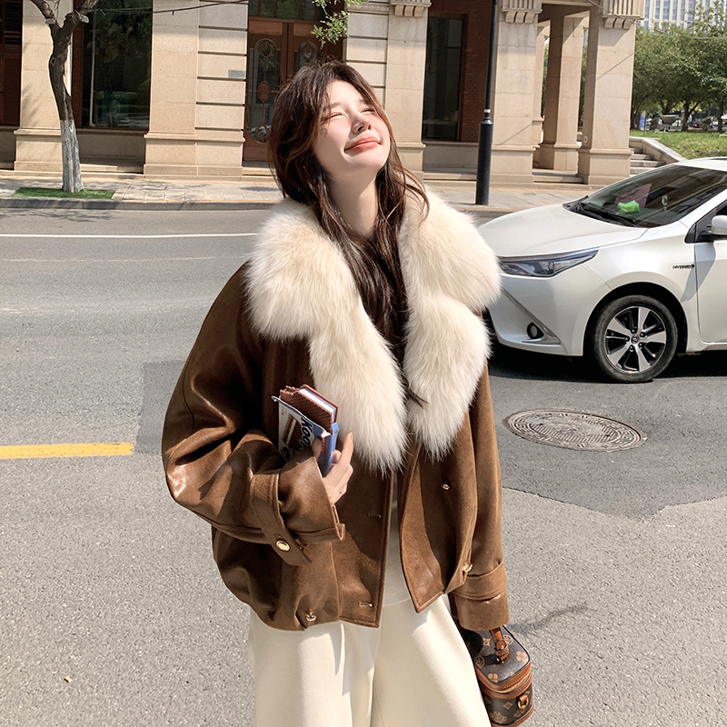 咖色气质白鸭绒内胆羽绒服女2025冬季新款毛绒拼接皮毛一体短外套