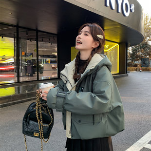 韩系短款连帽工装风羽绒服外套女冬季今年新款时尚俏皮减龄白鸭绒