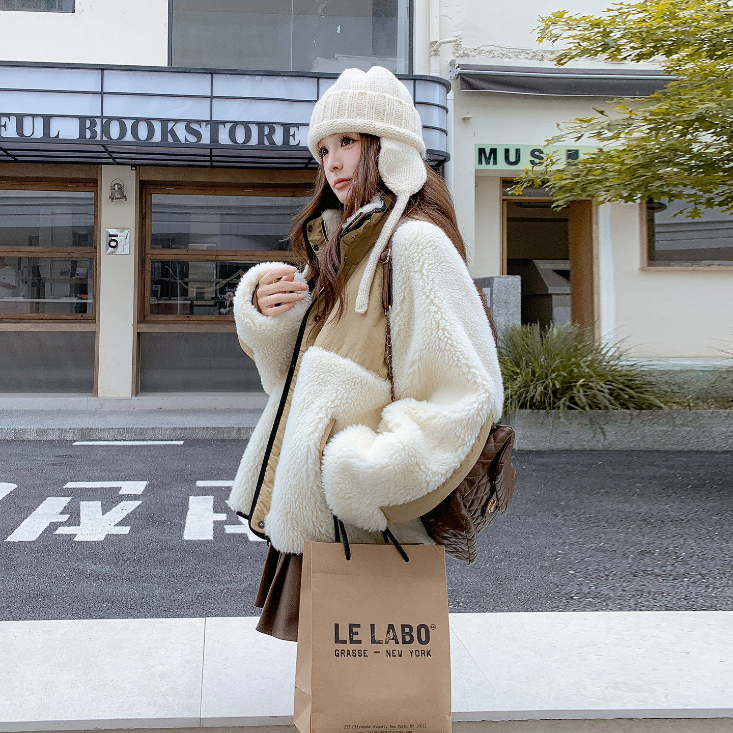 米白色设计感拼接短款羊羔毛外套女2025冬小个子保暖厚实皮毛一体,女装/女士精品,短外套,淘宝优惠券,粉丝福利购,淘宝优惠卷