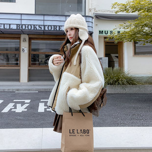 米白色设计感拼接短款羊羔毛外套女2025冬小个子保暖厚实皮毛一体