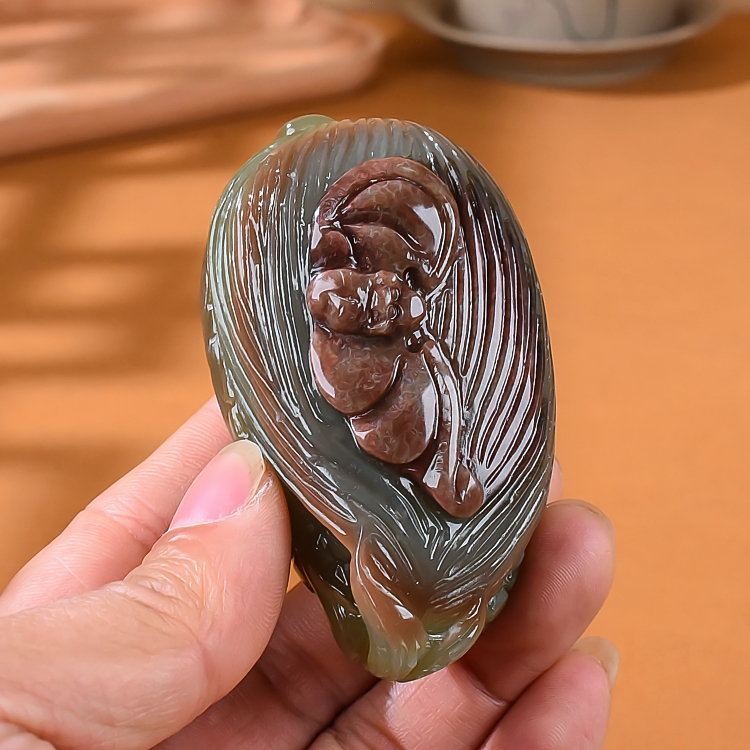 和田玉籽料玉米蝙蝠手把件