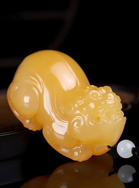 新疆和田玉黄玉籽料貔貅手把件